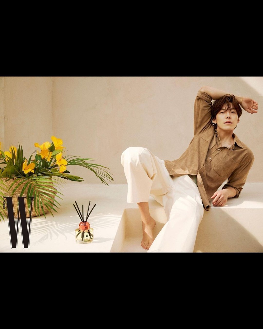 金宇彬都幾襯Earth tone喎。（來源：W KOREA）