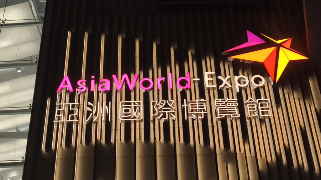 亞洲國際博覽館Hall2的機房突然起火冒煙。徐裕民攝 亞洲國際博覽館Hall2的機房突然起火冒煙。徐裕民攝