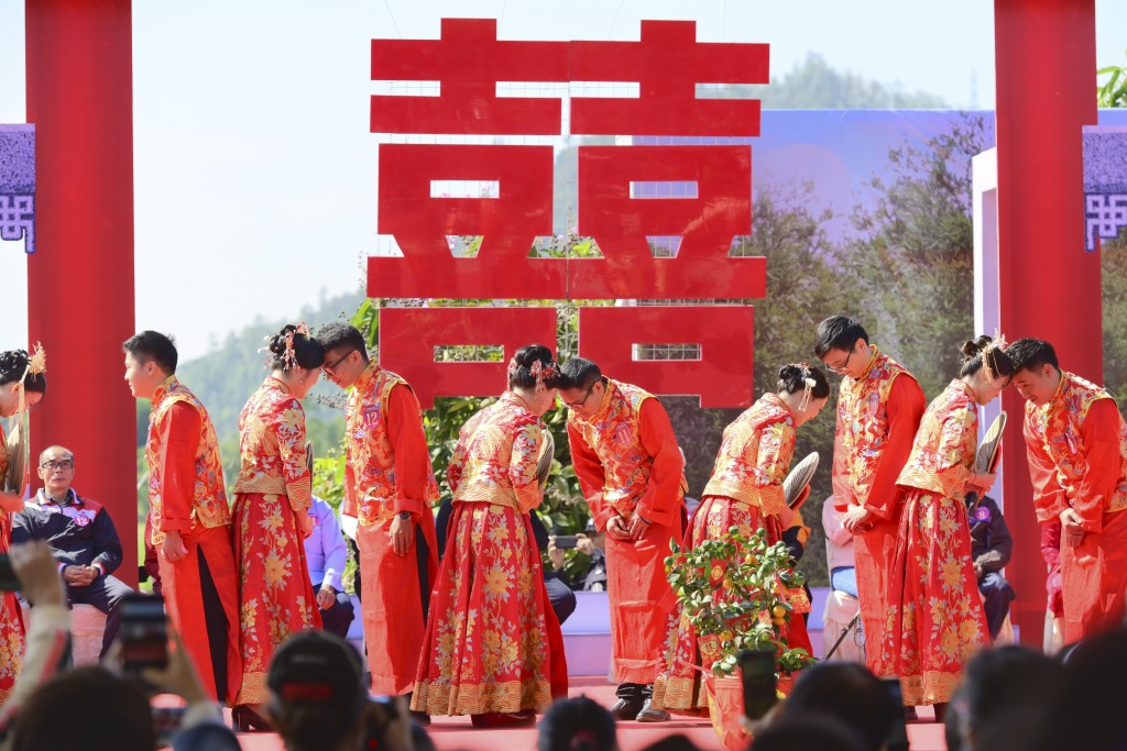 內地「贅婿市場」的興起，有意「入贅」者，不乏碩士及博士學歷、年薪百萬的高材生。