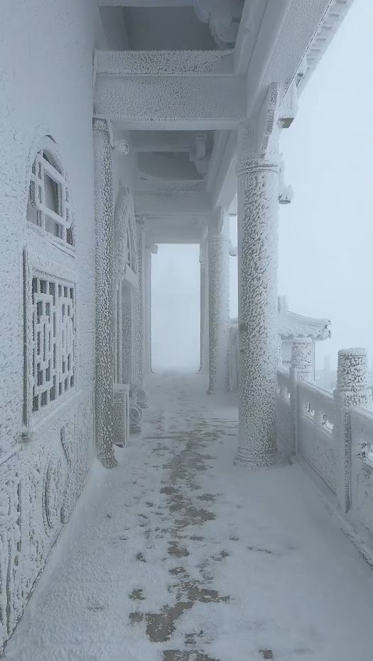 五台山氣溫驟降，景區台頂封控半年。小紅書＠山西旅遊文創旅遊諮詢陳雪平