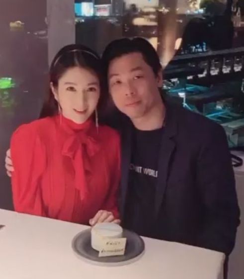 苟姑娘今年生日，未有如以往上載與老公慶祝的合照。