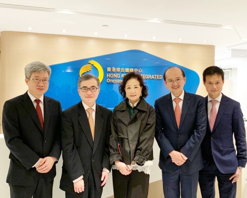 蔡添成(左一)、何翠貞(左三)、潘冬平(右二)。