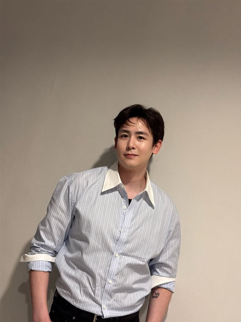 Nichkhun指該女狂迷全程用中文對他大聲叫囂與辱罵。 Nichkhun指該女狂迷全程用中文對他大聲叫囂與辱罵。