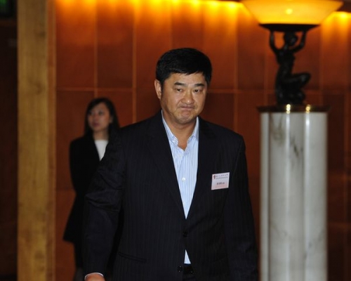 收据的法人代表签署人是黄楚标。资料图片