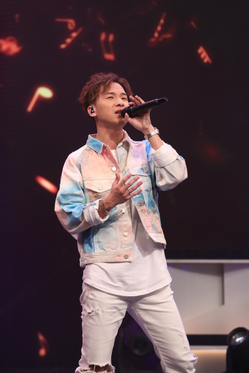 ​ 周吉佩在TVB綜藝歌唱真人騷《中年好聲音》決賽勇奪冠軍！