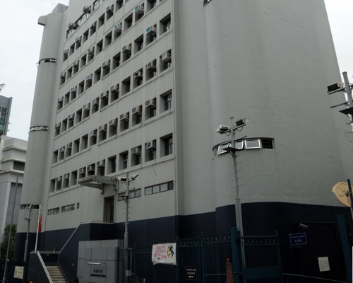 交東區警區刑事調查隊第五隊跟進，暫未有人被捕。