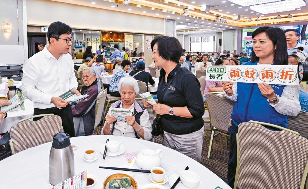 孫玉菡月前曾到酒樓向長者宣傳「兩蚊兩折」安排，昨指運作暢順。