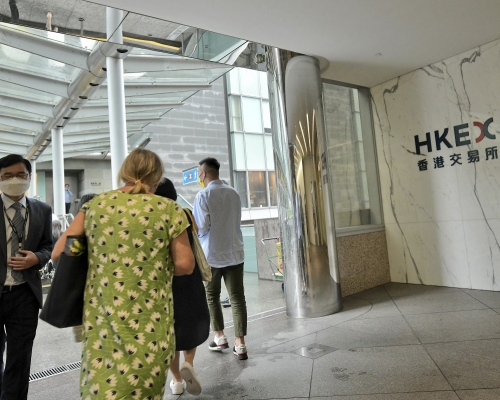 港股連跌八日,恒生指數收報27,153點,跌807點。資料圖片