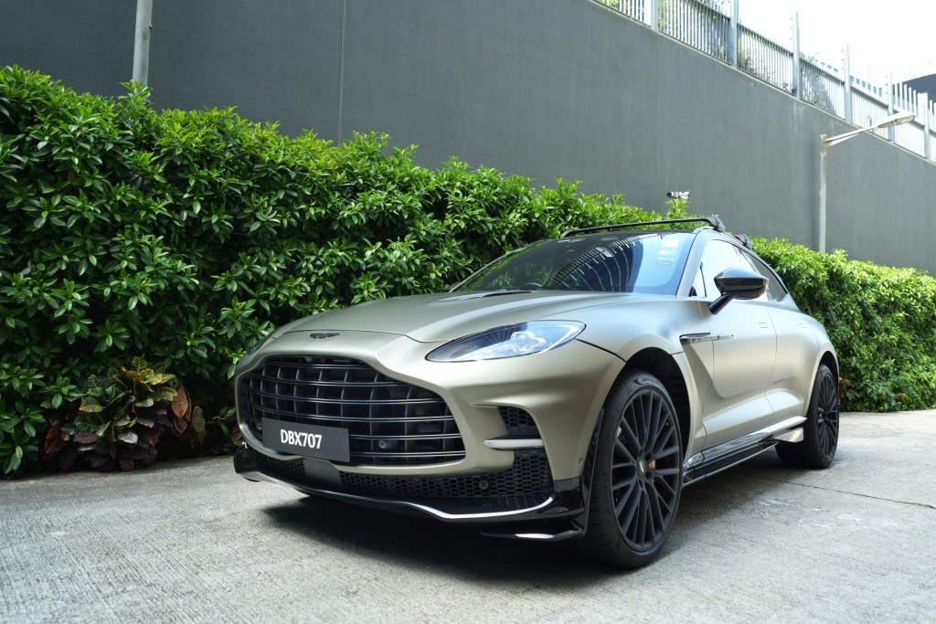 ASTON MARTIN超級跑車 DBX707。