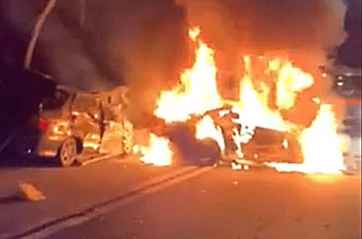私家車陷入火海。fb：突發事故 資迅谷
