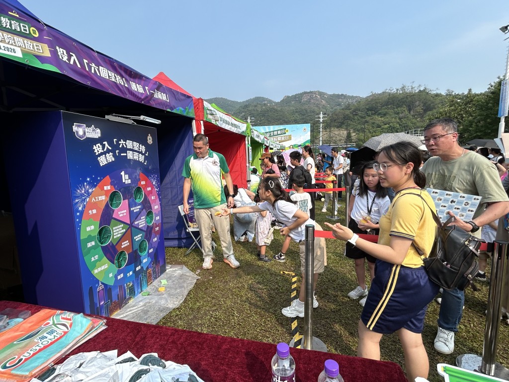 現場設有國家安全教育展覽、表演和攤位遊戲。