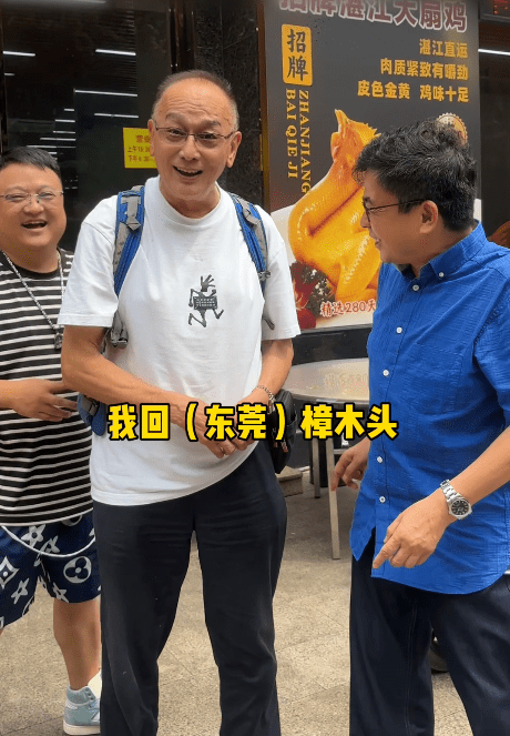 曹查理笑容滿面精神佳。