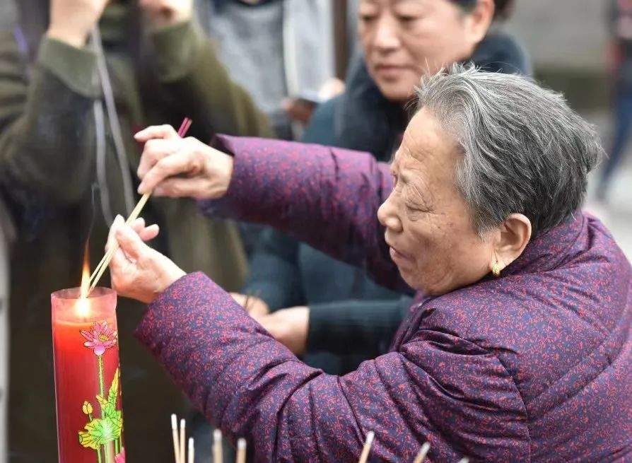 石秀英生前積極參加在紀念館舉行的清明家祭、國際和平日主題活動、國家公祭儀式等。