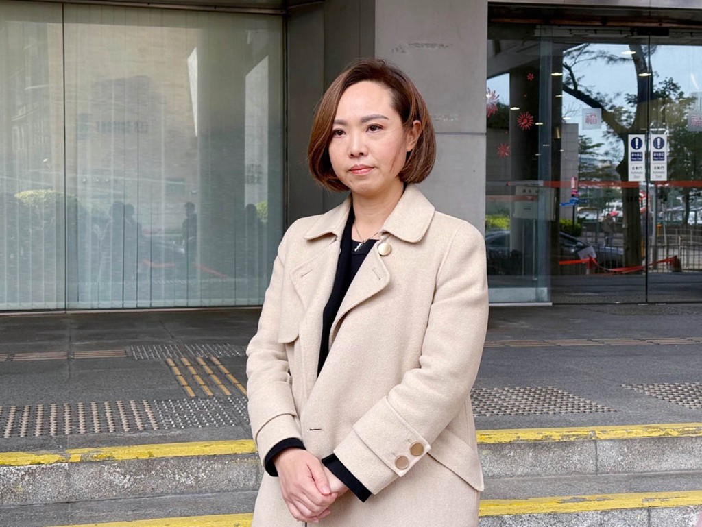 新民黨立法會議員陳家珮較早前在灣仔逆線行車。 新民黨立法會議員陳家珮較早前在灣仔逆線行車。