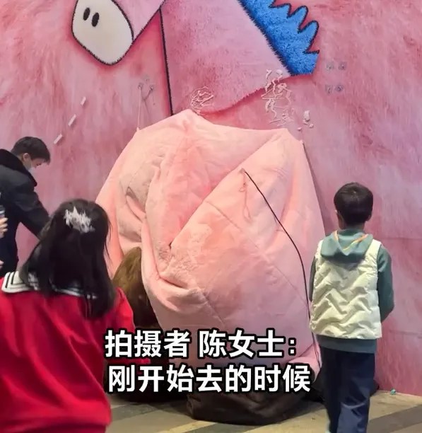 廣州有拍馬屁裝置太受歡迎，1小時便被肉緊民眾拍扁。廣州日報