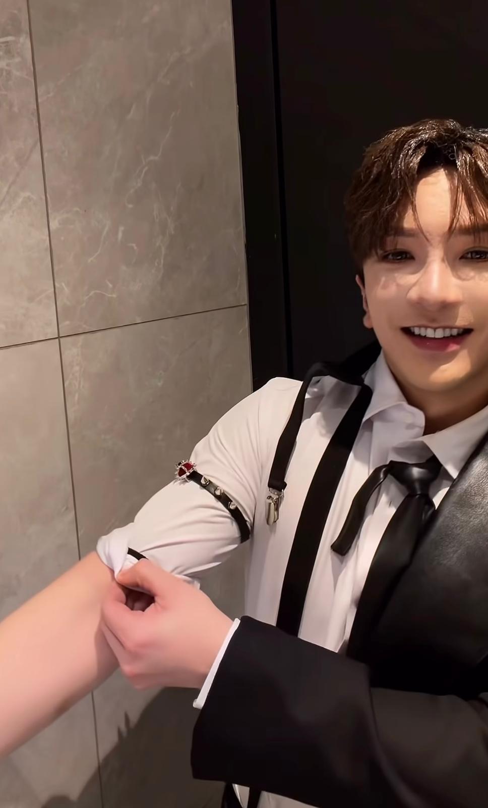 整他感謝服裝團隊多年來不厭其煩，合力在各自崗位做到最好，讓他能以最佳狀態示人。