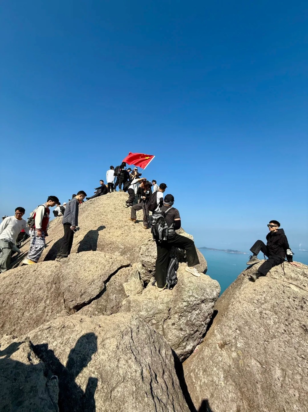 深圳網紅野景點「望郎歸」屢有行山客遇險，官方宣布封山禁行。小紅書＠人生三萬天都是塵土