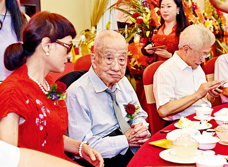 「茶界泰斗」張天福去年在福州慶祝一百零七歲壽辰。