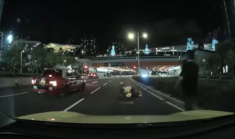 車cam司機下車了解事件。 轉載fb車cam L（香港群組）