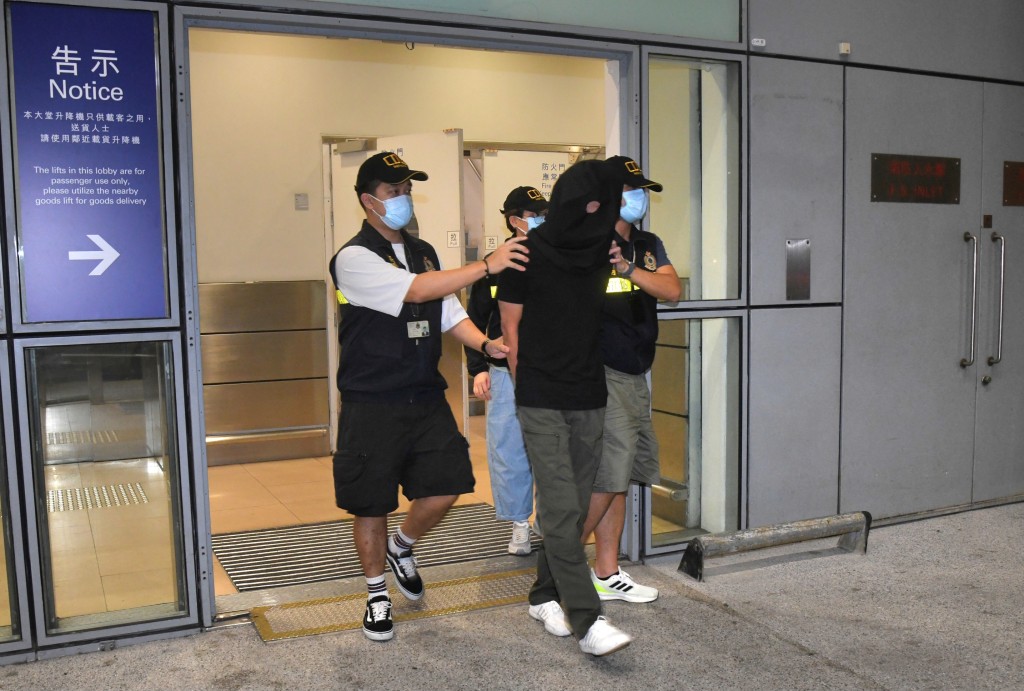 两名男子被拘控，5月29日在屯门裁判法院提堂。徐裕民摄