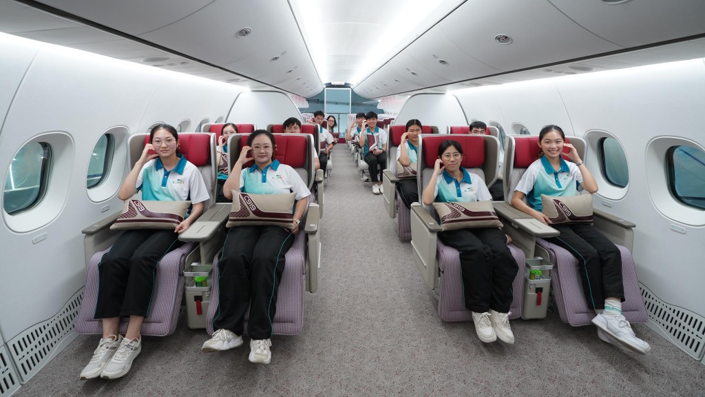 Customs YES團員前往中國商用飛機有限責任公司設計研發中心,實地考察國家自主研製大型客機C919相關設施。政府新聞處