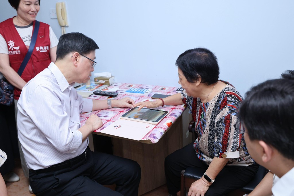 李家超說,過去一年,政府推出三項由勞福局牽頭的有關計劃。李家超FB圖片 李家超說,過去一年,政府推出三項由勞福局牽頭的有關計劃。李家超FB圖片