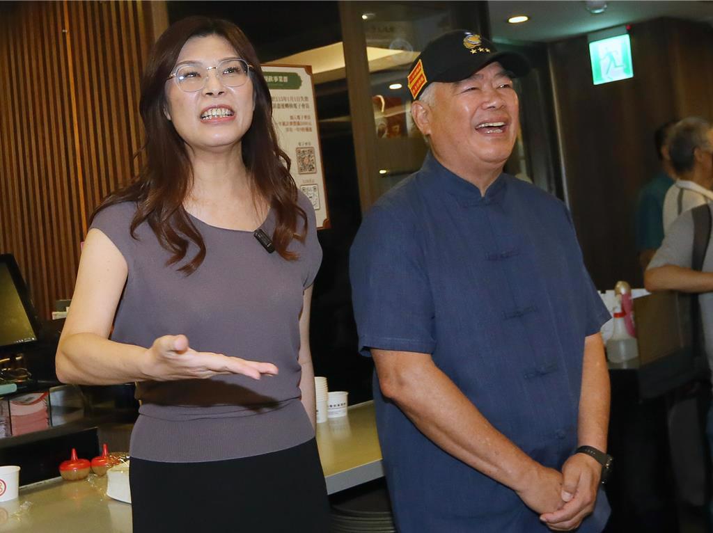 鄭麗文為競選國民黨主席四出拉票。中時 鄭麗文為競選國民黨主席四出拉票。中時