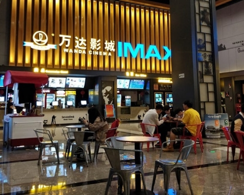 國家電影局突煞停影院復業。