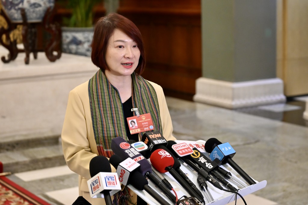 李慧琼感謝夏寶龍接見，相信全體人大代表會好好學習夏寶龍講話精神，並將此貫徹在會議過程中。劉駿軒攝