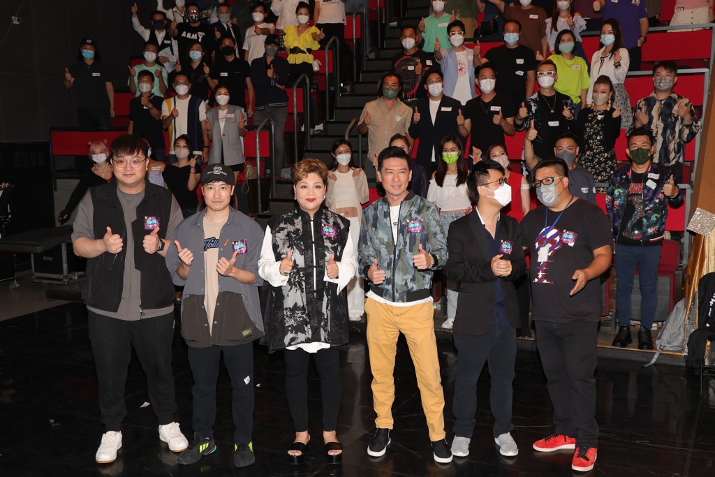 上輯《中年好聲音》面試由肥媽、音樂監製張佳添、劉易昇等擔任評審。