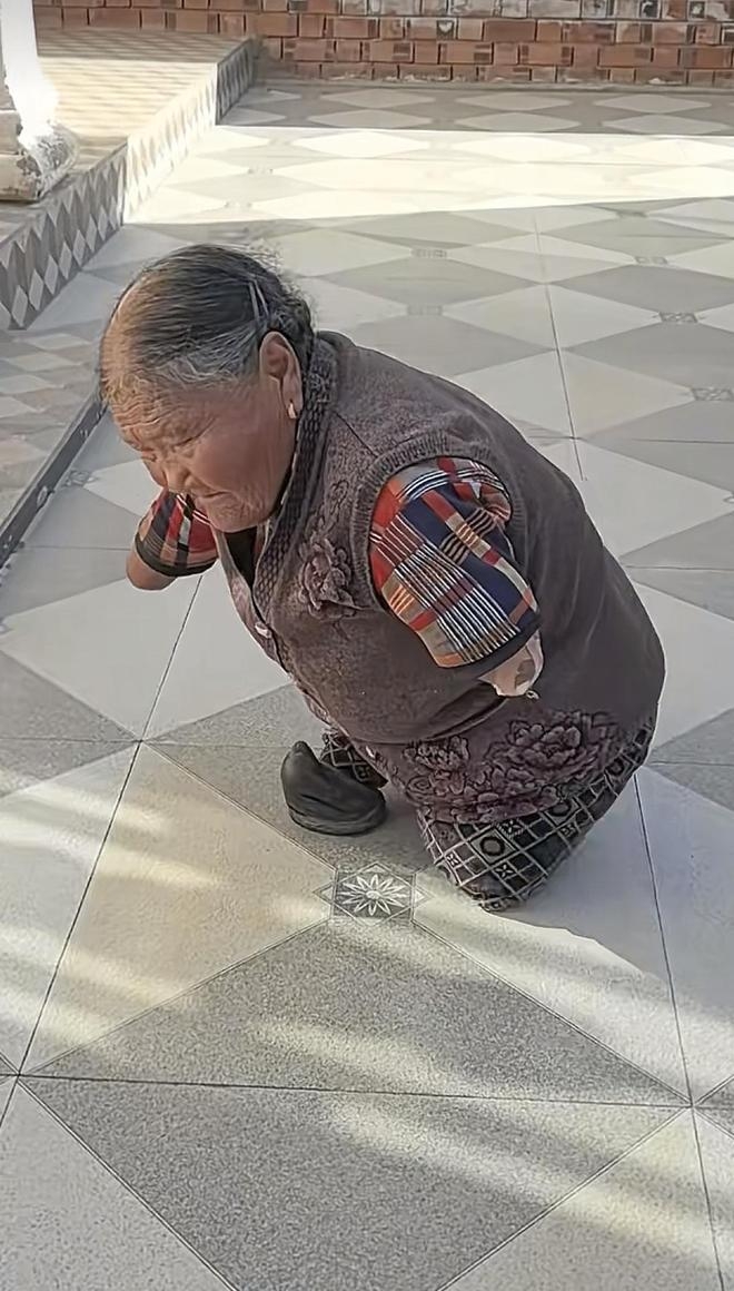 王玉氏天生无肢。