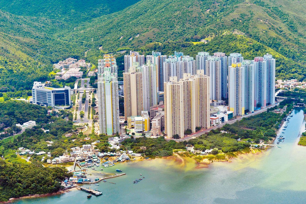 「東涌西站」鄰近逸東邨，是東涌綫新終點站。