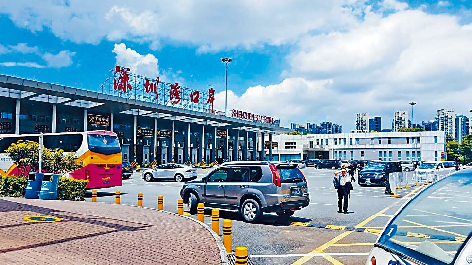 深圳灣口岸人流較多。資料圖片