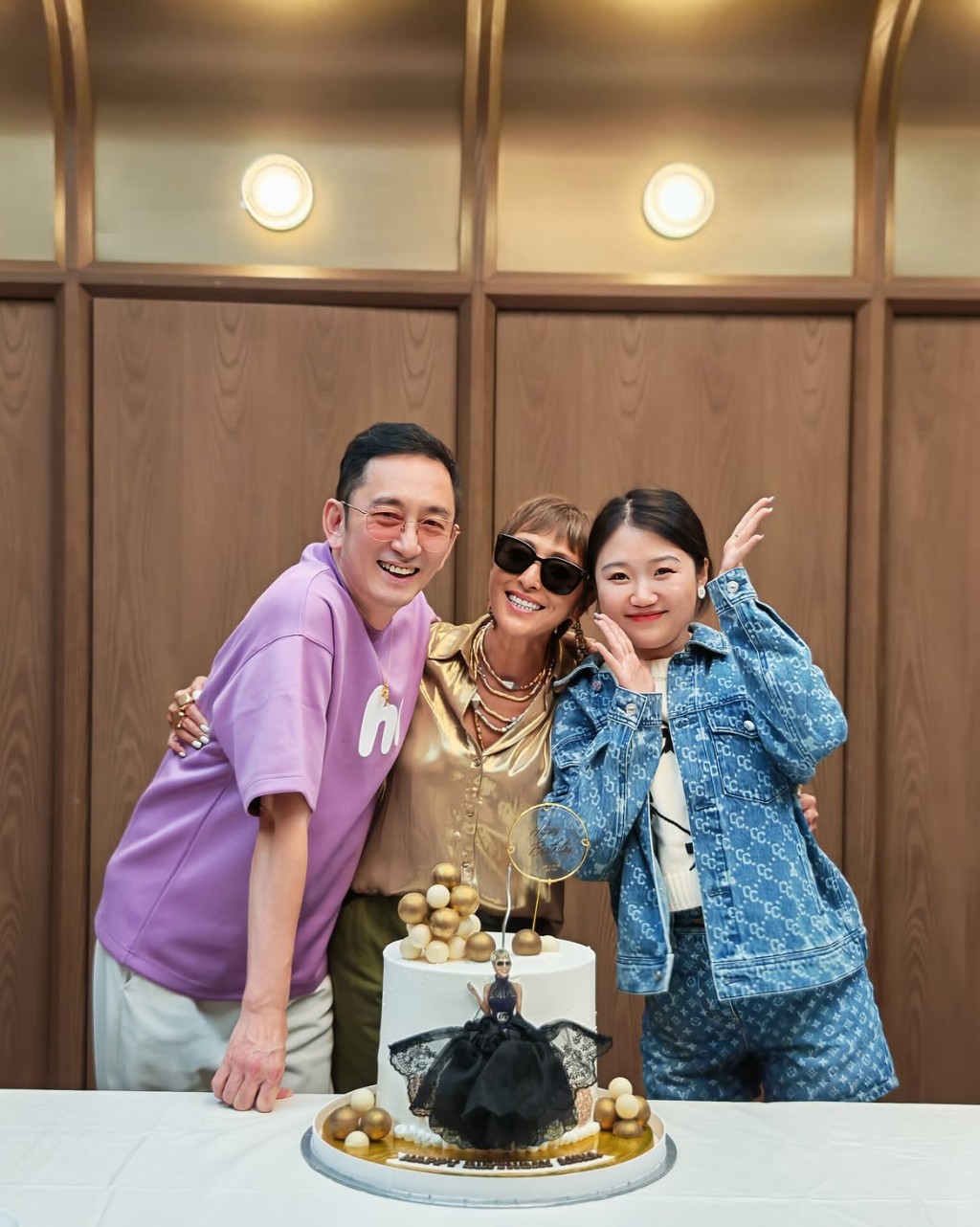 吳啟華和上山安娜。 吳啟華和上山安娜。