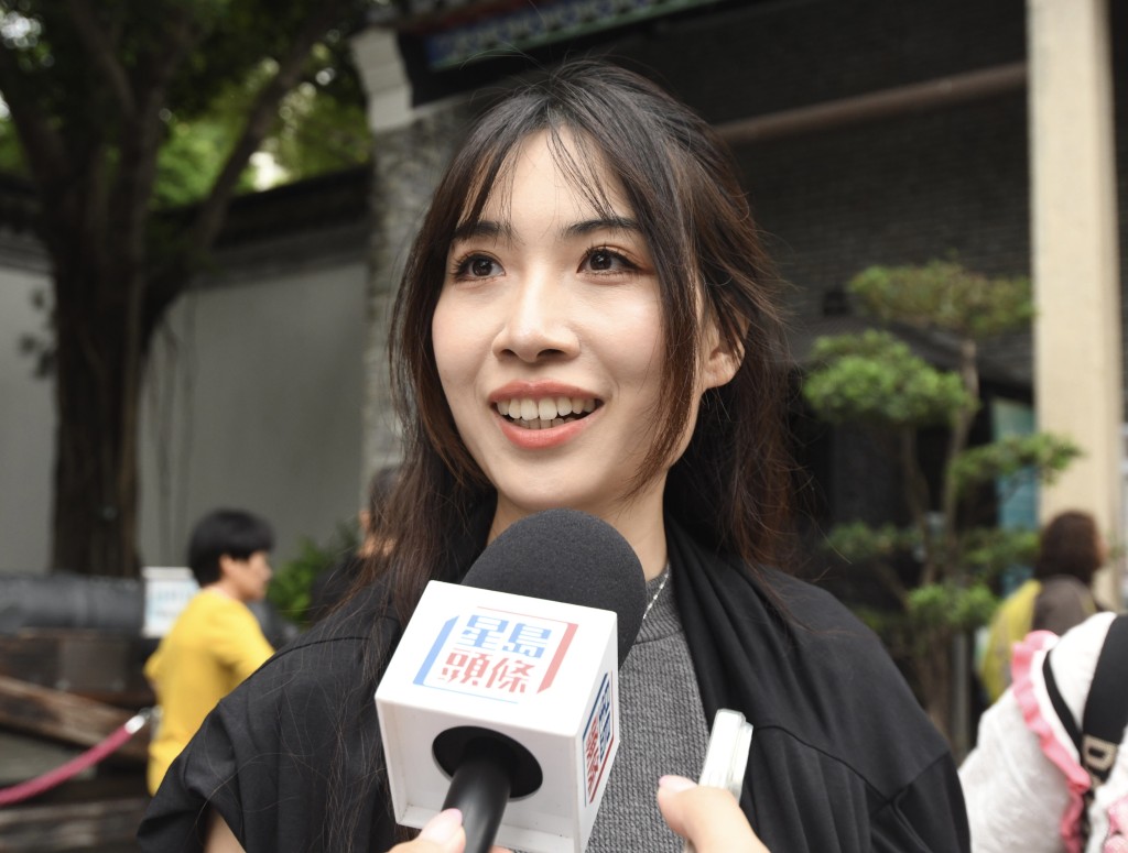 黃小姐笑言自己經常來港探親，這次兩天的行程主要是看展覽。