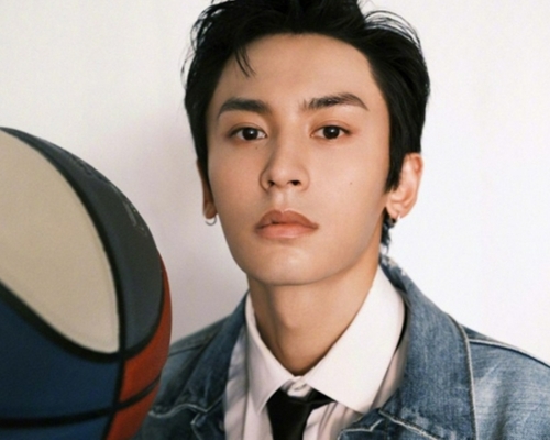 30歲的張哲瀚是演員兼歌手,近期憑主演古裝劇《山河令》急速上位。網圖