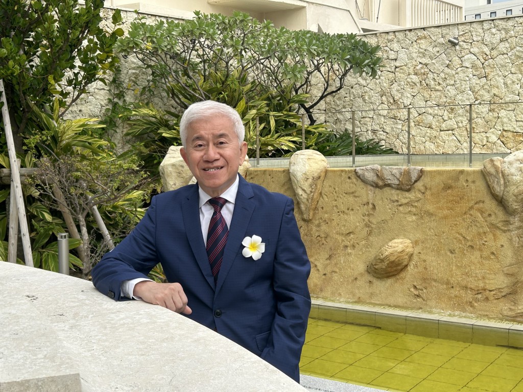 東瀛遊執行董事禤國全接受星島頭條記者電話訪問。