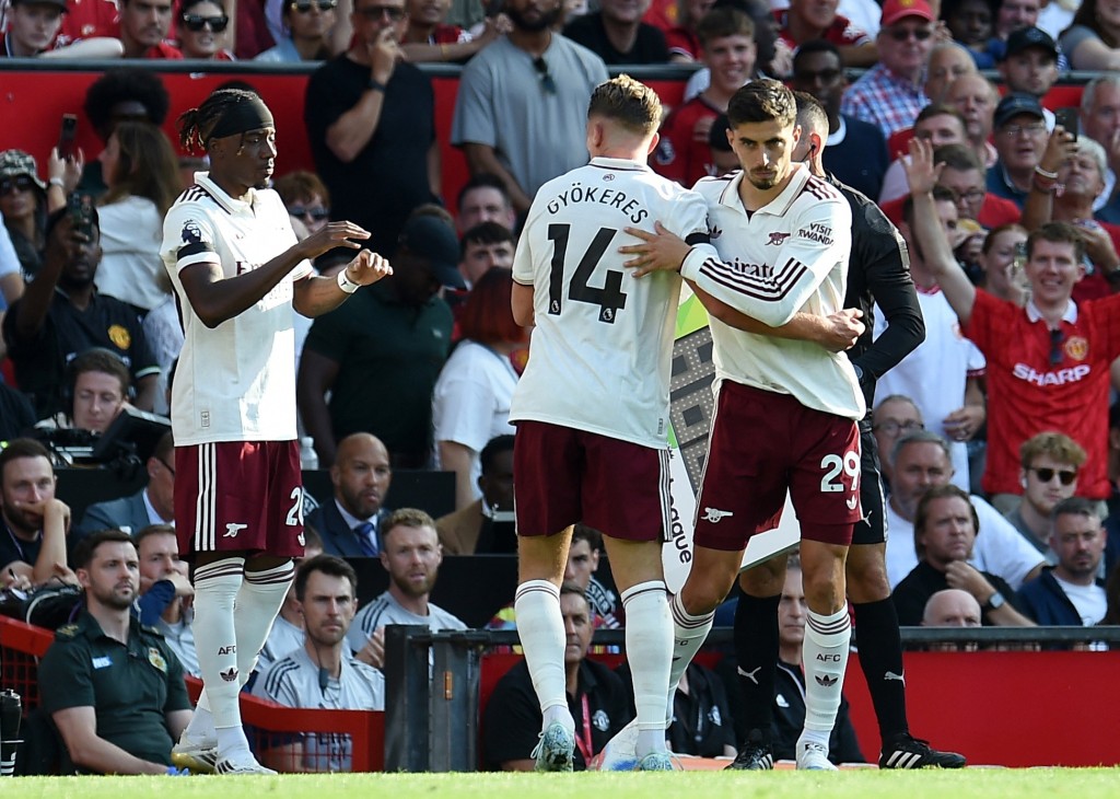 夏維斯在鬥曼聯一役，後備落場踢了30分鐘。路透社