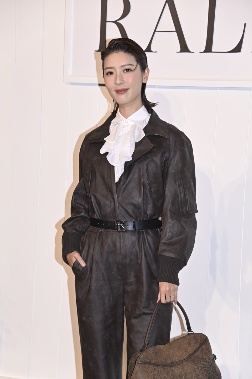 余香凝同陳柏霖拍電影《女兒²》(暫名),談到陳柏霖涉逃兵案被捕,余香凝指既然對方已承認,就應給予他空間。 余香凝同陳柏霖拍電影《女兒²》(暫名),談到陳柏霖涉逃兵案被捕,余香凝指既然對方已承認,就應給予他空間。