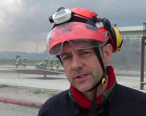 敘利亞救援組織「白頭盔」創辦人身亡，疑墜樓自殺。AP