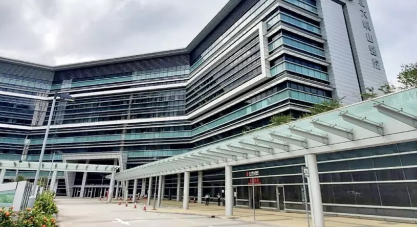 男子送往北大嶼山醫院搶救後不治。 男子送往北大嶼山醫院搶救後不治。