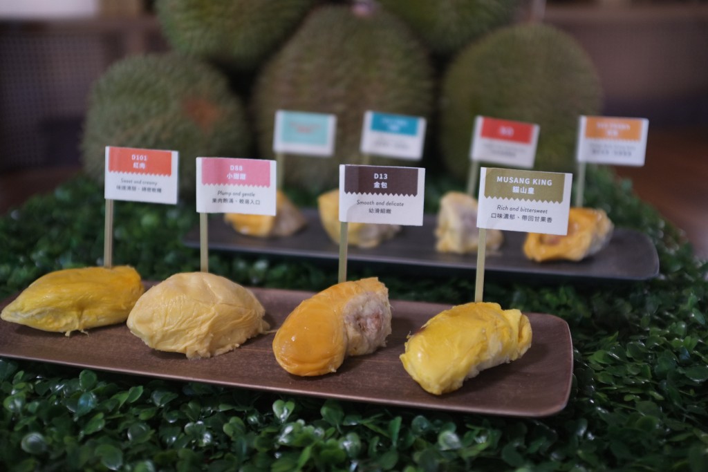 逢星期五至日晚市，为客人送上榴梿尝味拼盘。