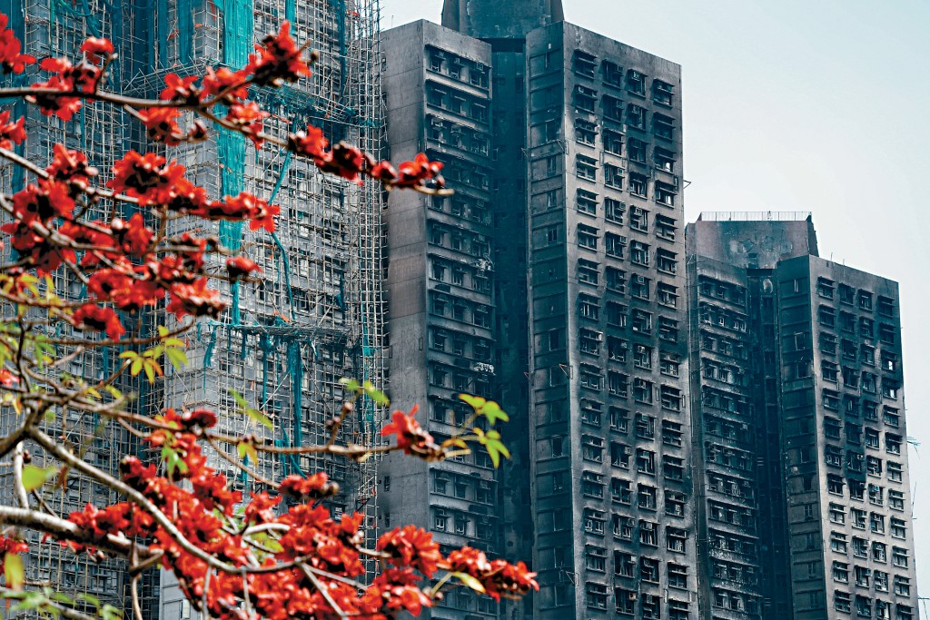 政府公布的宏福苑長遠居住安排方案，以現金或「樓換樓」方式向宏福苑7幢受災大廈的業主收購業權。