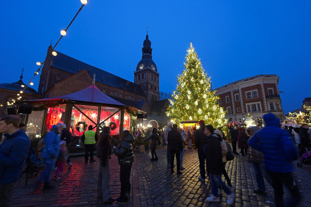 拉脱维亚首都里加迎接圣诞。路透社