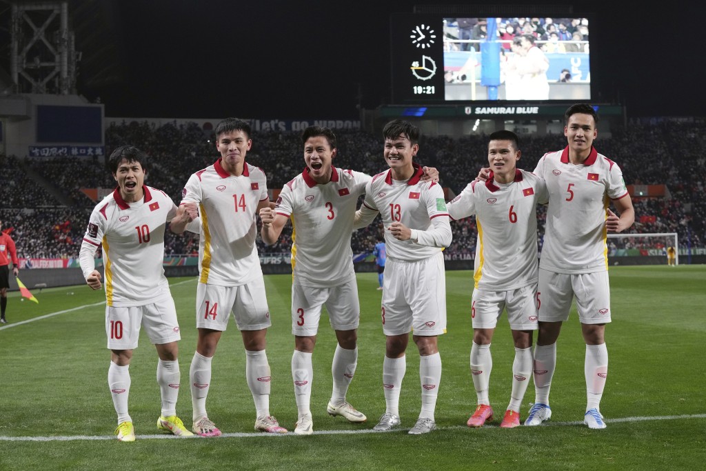 越南早前在世界盃外圍賽作客賽和日本1:1，球員在賽後振臂高呼，如同報捷。