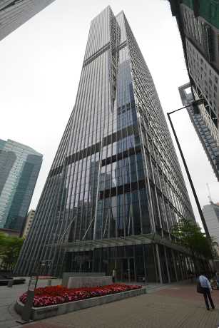 觀塘友邦九龍大樓逾4.8萬方呎樓面，獲美國聯邦快遞公司以每呎約27元承租。