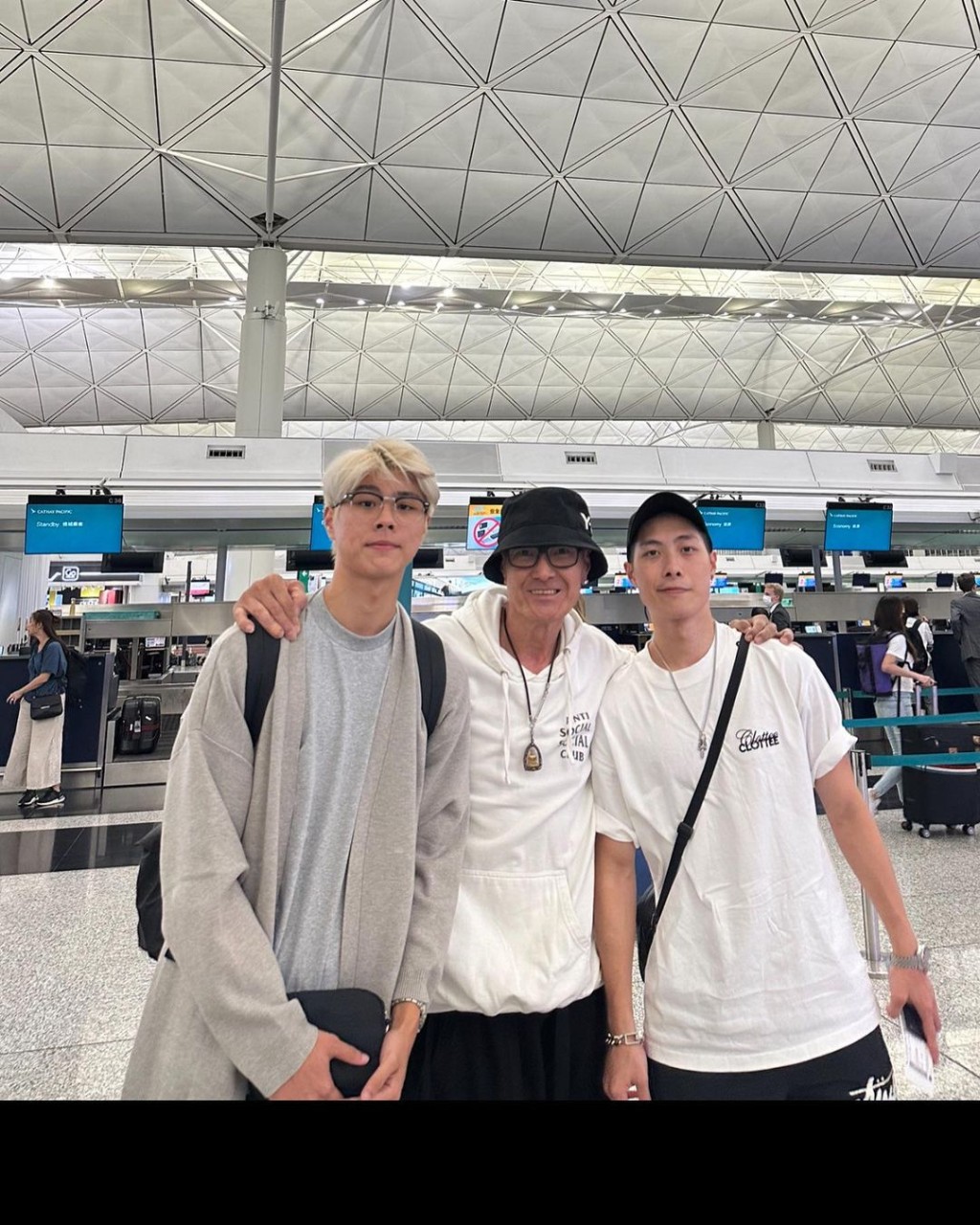 卢惠光的两个儿子先后到英国读书。