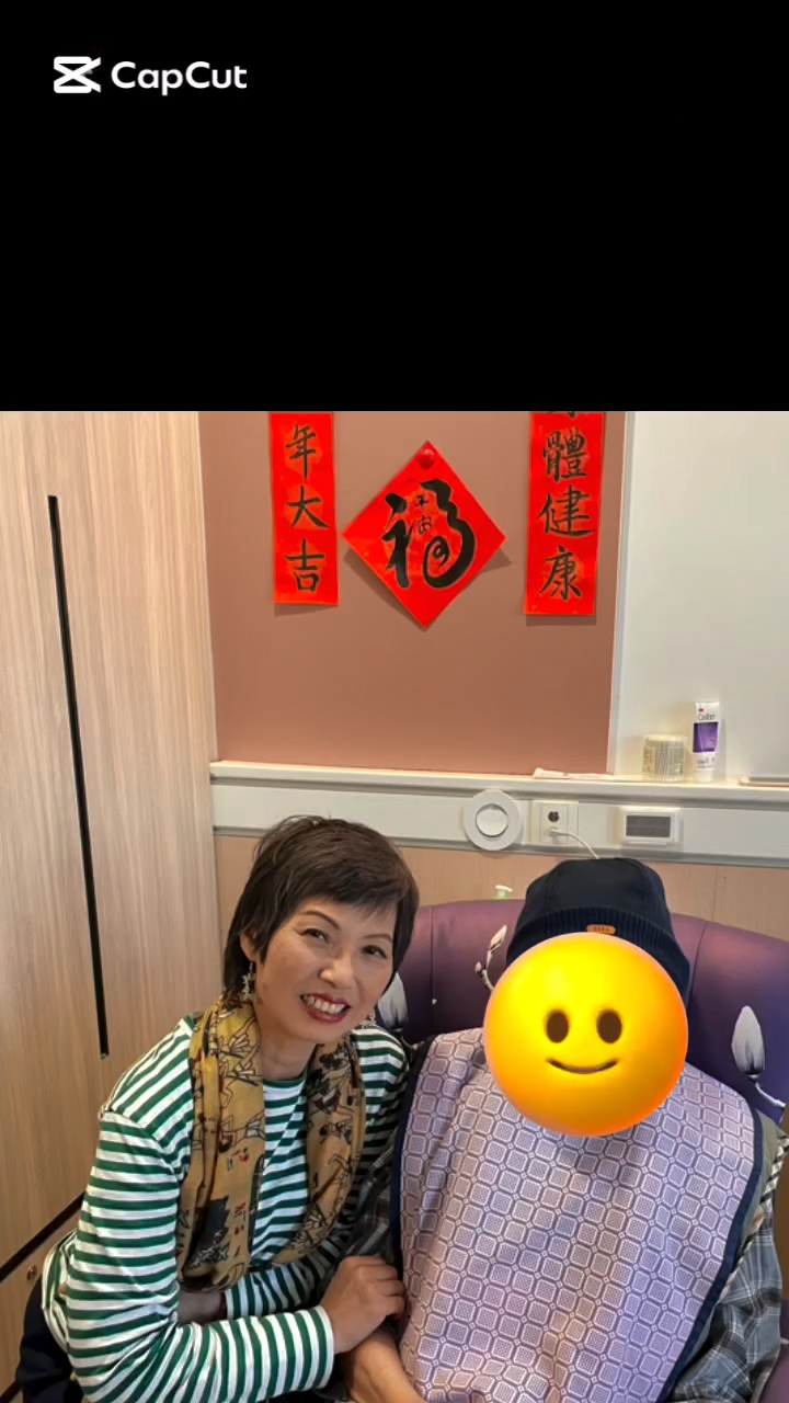 夏妙然為鍾景輝的樣貌遮上Emoji。 夏妙然為鍾景輝的樣貌遮上Emoji。