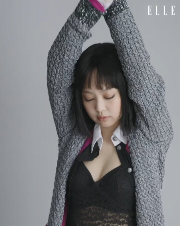 Jennie大方Show事業線。(ELLE KOREA圖片)