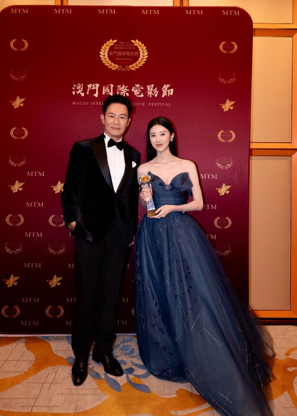 張兆輝與內地同公司新人曹斐然。